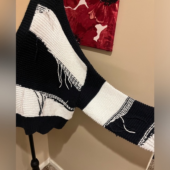 WILDFOX COUTURE ZAFIRIS OVERSIZED V-NECK SWEATER, size XL - Picture 3 of 6